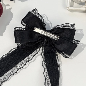 Barrette à cheveux nœud en dentelle noire gothique avec satin et pince bec de canard