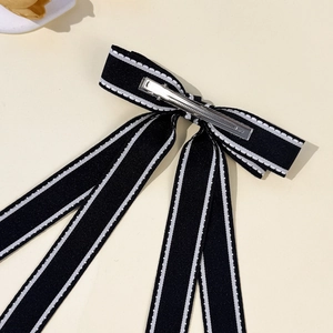 Barrette à cheveux élégante à double nœud rayé avec de longs rubans fluides