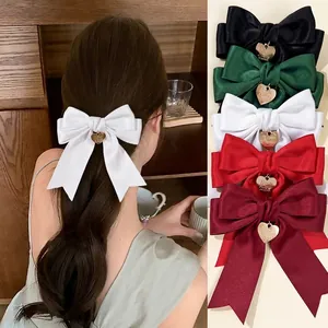 Elegante Schleifen Haarspange Mit Metall Herzanhänger Für Damen Süßes Satinband Krokodilklemme Täglicher Haarschmuck