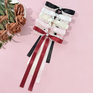 Barrettes à nœud en dentelle avec longs rubans et perles en cinq couleurs