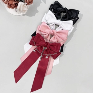 Barrettes à nœuds gothiques avec chaînes argentées, étoiles et croix en quatre couleurs