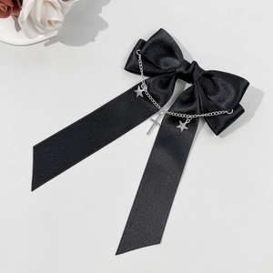 Barrette à cheveux nœud en satin noir style gothique avec chaînes étoiles et croix
