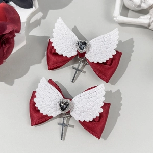 Barrettes ailes gothiques avec nœuds rouges, gemmes cœur noir et croix argentées