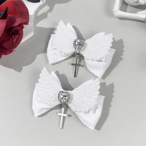 Barrettes à cheveux nœud blanc style gothique avec ailes d'ange, cœurs et croix en argent