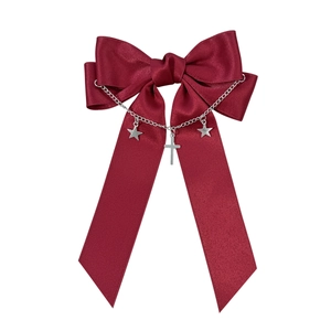 Barrette nœud en satin bordeaux gothique avec étoiles argentées et pendentif croix
