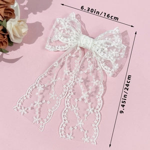 Detailed view of white embroidered lace bow hair clip with measurements in 16x24cm
