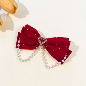 Barrette vintage en velours rouge avec strass coeur et chaînes de perles blanches