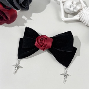 Gothic Samt Haarschleife mit roter Seidenrose und silbernen Kreuzanhängern