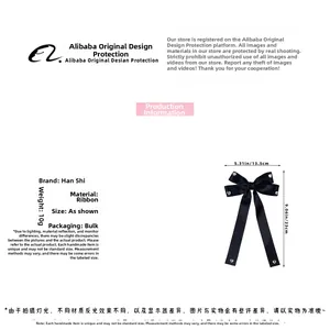 Détail d'une pince à cheveux nœud noir mesurant 13,5 cm de large et 23 cm de long