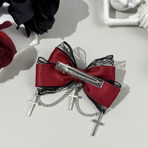 Gothic weinrote Haarschleife mit schwarzer Spitze und silberner Kreuz-Kettenanhänger