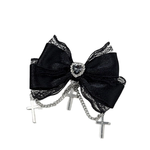 Schwarze Gothic Spitzenschleife Haarspange mit Kreuzketten und dunklem Herzstein