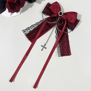 Barrette gothique nœud rouge vin avec dentelle noire, bijou cœur et chaîne à croix