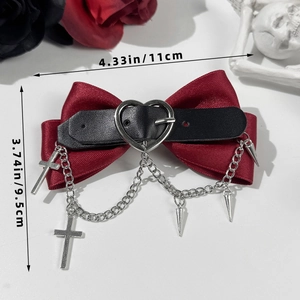 Fermaglio fiocco rosso punk gotico con catene a croce d'argento e fibbia a cuore