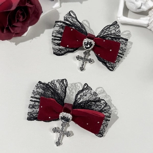 Pince à cheveux gothique en dentelle avec pierre cœur noire et pendentif croix argentée