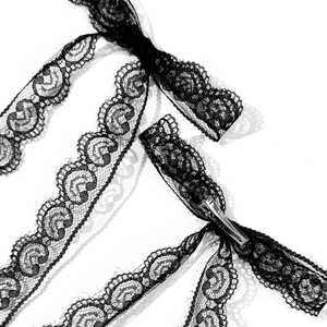 Barrette à cheveux élégante en dentelle noire avec motifs floraux et pince crocodile
