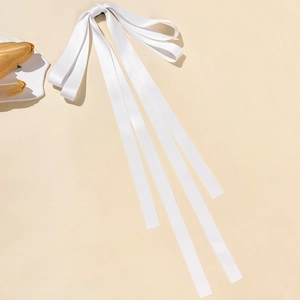 Elegante fermaglio per capelli in raso bianco con lunghi nastri in stile minimal