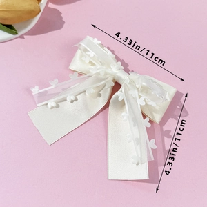 Barrette à cheveux nœud blanc crème avec dentelle cœur sur fond rose, taille 11cm