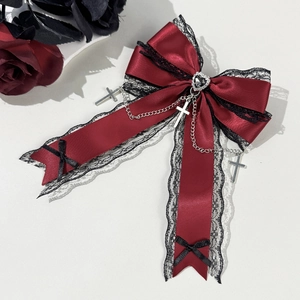 Nœud de cheveux gothique Lolita avec satin rouge, dentelle noire et pendentif cœur