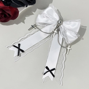 Barrette nœud en dentelle blanche avec strass cœur et pendentifs croix gothiques
