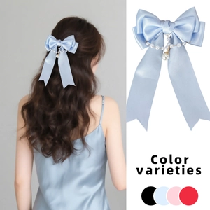 Fermaglio per capelli a fiocco in raso azzurro con nappe di perle per donne eleganti