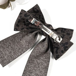 Nœud à cheveux vintage en denim léopard gris foncé avec une pince à ressort en métal