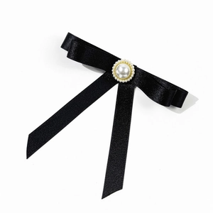 Nœud papillon élégant en satin noir avec grande perle pour chemisier de femme