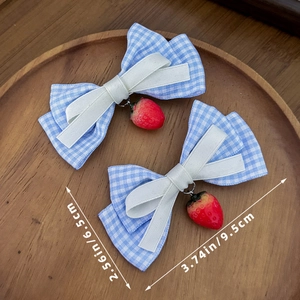 Detail von blauen Karomuster Lolita-Schleifen mit Erdbeeren und Größenangaben