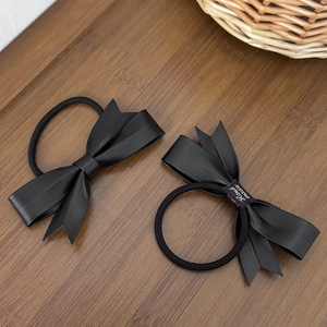 Élastiques à cheveux en cuir noir avec nœud papillon et étiquette fait main