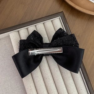 Barrette à cheveux élégante en tweed noir et satin avec pince métallique argentée robuste