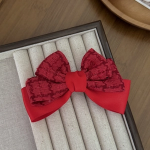 Barrette à cheveux nœud rouge chic avec tweed et satin pour la coiffure des femmes
