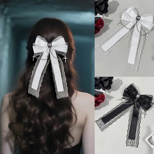 Barrettes à nœud en dentelle gothique avec chaînes argentées et croix en noir et blanc