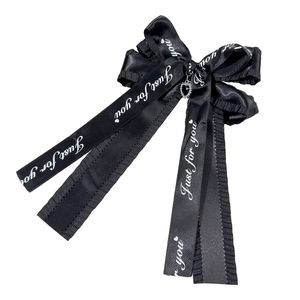 Barrette à cheveux nœud en satin noir Y2K avec pendentif cœur et ruban imprimé