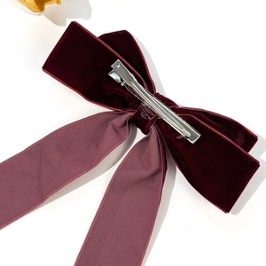 Barrette à cheveux élégante en velours bordeaux avec rubans et pince en métal