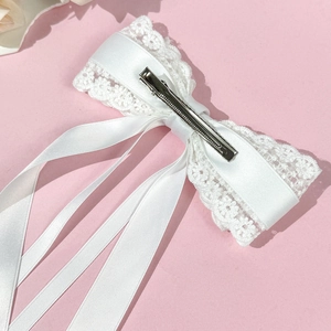 Barrette à cheveux élégante en dentelle blanche avec longs rubans de soie avec clip en métal argenté
