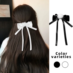 Fiocco per capelli stile balletto con pompon di pelliccia e lunghi nastri