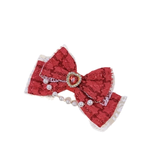 Barrette style Lolita en tweed rouge avec dentelle blanche, cœur doré et perles