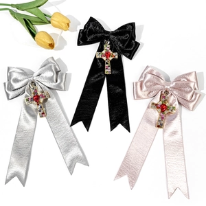Pince à Cheveux Nœud Papillon en Satin Surdimensionné Gothique Vintage Avec Pendentif Croix en Strass Épingle à Cheveux Bec de Canard Élégante pour Femme