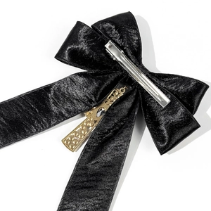 Nœud à cheveux gothique en satin noir avec croix dorée et pendentif en cristal