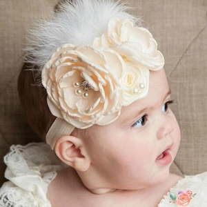 Bandeau à Fleurs et Plumes pour Bébé avec Strass Künstliche Perle Bandeau Cheveux Élastique en Satin Floral pour Photographie Occasions Spéciales Filles Accessoires Cheveux
