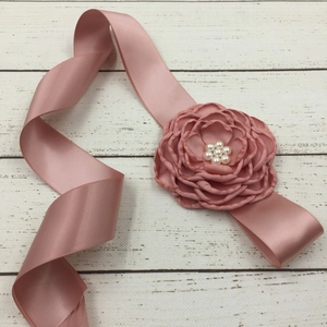 Elegant floral ribbon belt with dusty pink fabric flower and pearls for photography