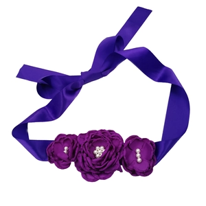Bandeau fleurs violettes fait main avec perles et ruban satin pour photo d'enfant