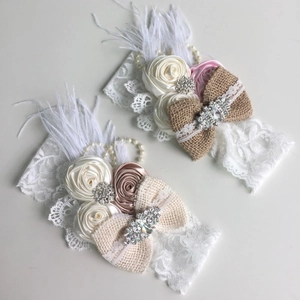 Bandeau en Dentelle Bohème pour Bébé Filles Fleur en Satin Nœud Papillon en Jute Strass Plume Künstliche Perle Mariage