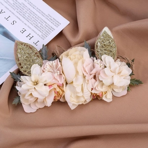 Bandeau de Noël bébé avec bois de renne fleurs en tissu beige et feuilles dorées pailletées