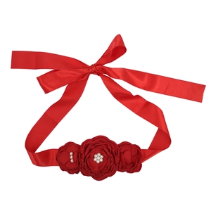 Ceinture élégante en satin rouge avec roses artisanales et perles pour enfants et maternité