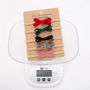 5-piece baby bow headband set in mixed colors weighing 19.9g on a digital scale