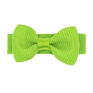 Détail d'un nœud papillon vert citron en ruban gros-grain avec pince en métal gainée de tissu