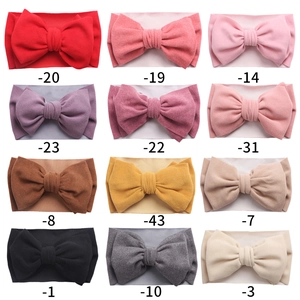 Grille de 12 bandeaux souples pour bébés avec grands nœuds en plusieurs couleurs variées