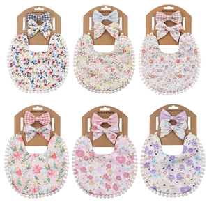 Ensemble de bavoir et bandeau pour bébé avec motifs floraux et carreaux en lot de 3