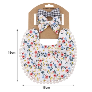 Coffret bébé 3 pièces : bandeau à carreaux et bavoir floral avec bordure pompon