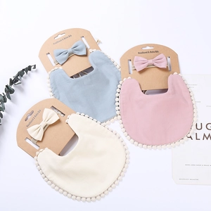 Ensemble bavoirs et bandeaux bébé en coton aux tons bleu pastel, rose et crème
